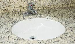 Granit bathroom countertop with recessed sink