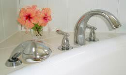 Stylish Delta bathtub faucets